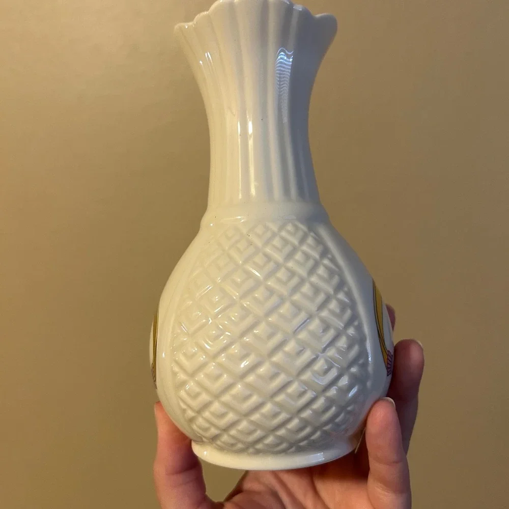 Vintage Wedding Vase Irish Claddagh Symbol Love Heart Donegal Parian China Vase